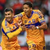 Ozziel Herrera y Ángel Correa celebrando el segundo gol de Tigres en el partido. Ozziel Herrera y Ángel Correa celebrando el segundo gol de Tigres en el partido.