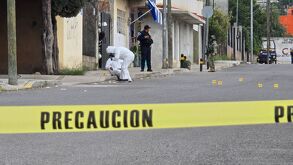Hombre con antecedentes por robo de autos fue asesinado a tiros en El Encinar. Fiscalía investiga el crimen tras hallar 17 casquillos.