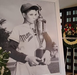 Ángel Macías a los 12 años, luego de ganar las Ligas Pequeñas tras juego perfecto.