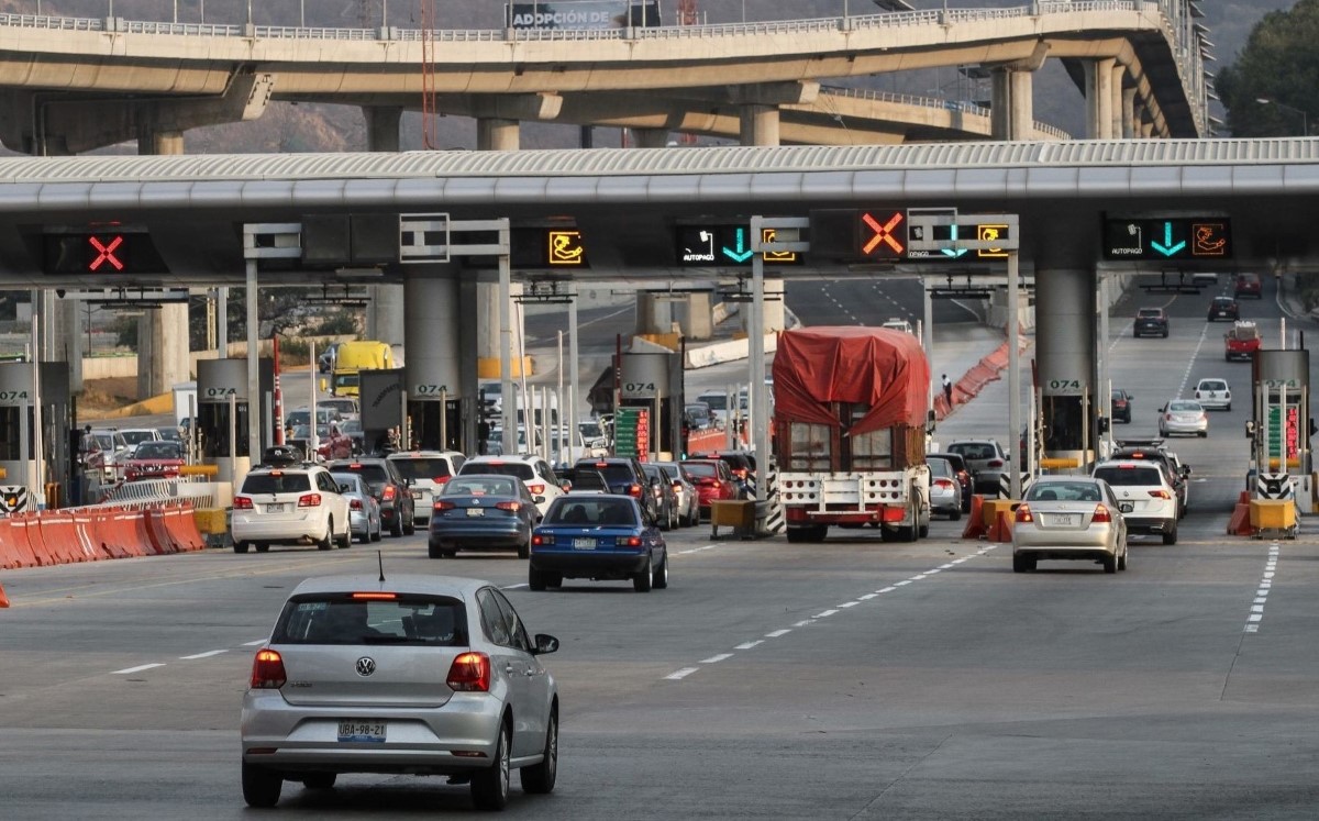 Las carreteras de cuota son vías de transporte, generalmente de alta capacidad, en estas se cobra una tarifa a los usuarios para poder hacer uso de ellas. Las carreteras de cuota son vías de transporte, generalmente de alta capacidad, en estas se cobra una tarifa a los usuarios para poder hacer uso de ellas.