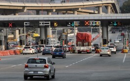 Las carreteras de cuota son vías de transporte, generalmente de alta capacidad, en estas se cobra una tarifa a los usuarios para poder hacer uso de ellas.