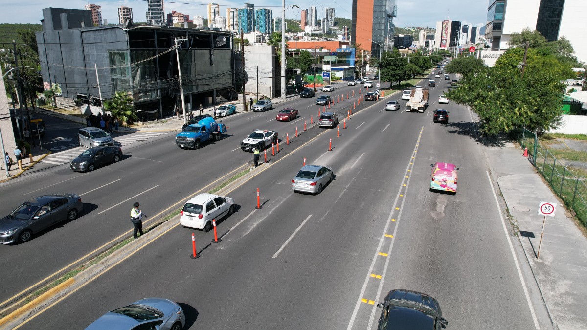 Carril de contraflujo en avenida Vasconcelos de San Pedro, Nuevo León