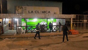 Los Lobos, una de las bandas criminales más activas del país, serían responsables de brutal ataque armado que dejó 17 muertos y 14 heridos en Ecuador.