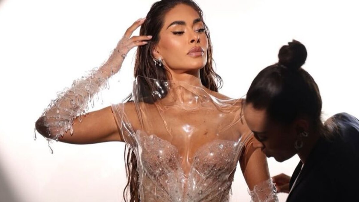 Galilea Montijo lució un espectacular vestido de tul bordado con cristales de la firma mexicana IANN DEY.