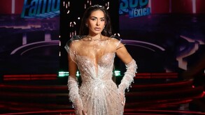 Galilea Montijo lució un espectacular vestido de tul bordado con cristales de la firma mexicana IANN DEY,
