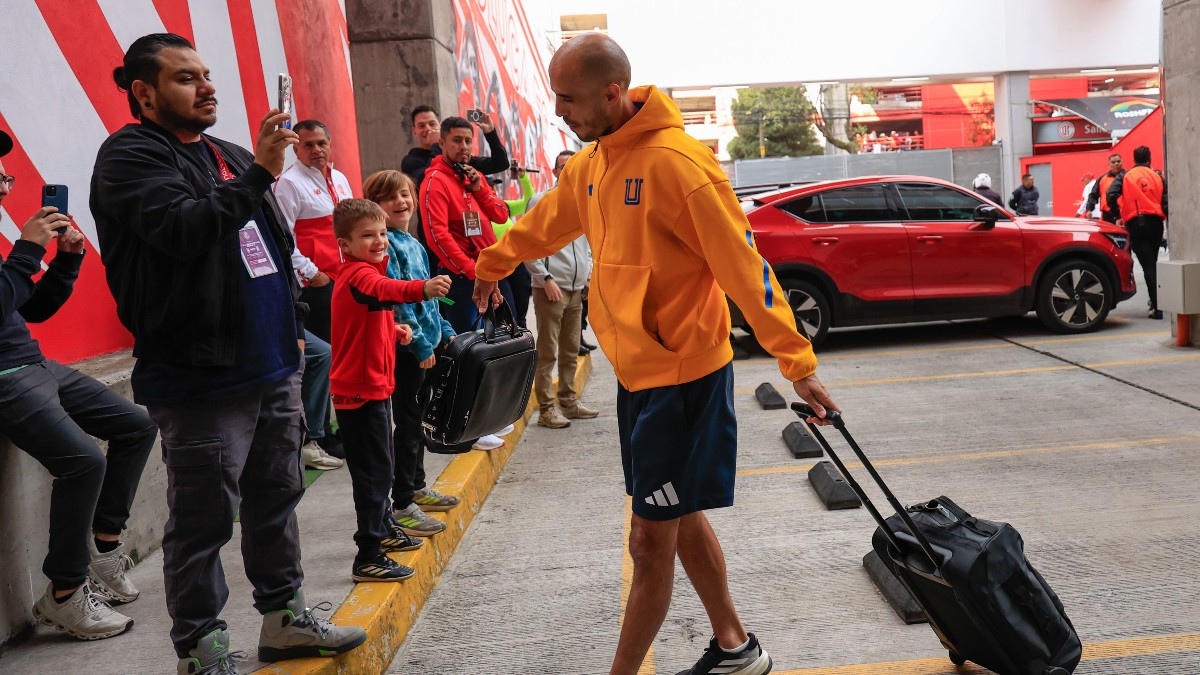 El elemento de Tigres contó a Miguel Arizpe sobre los problemas que tuvo el avión en el que viajaban para aterrizar, hecho que asustó a quienes viajaban en él.