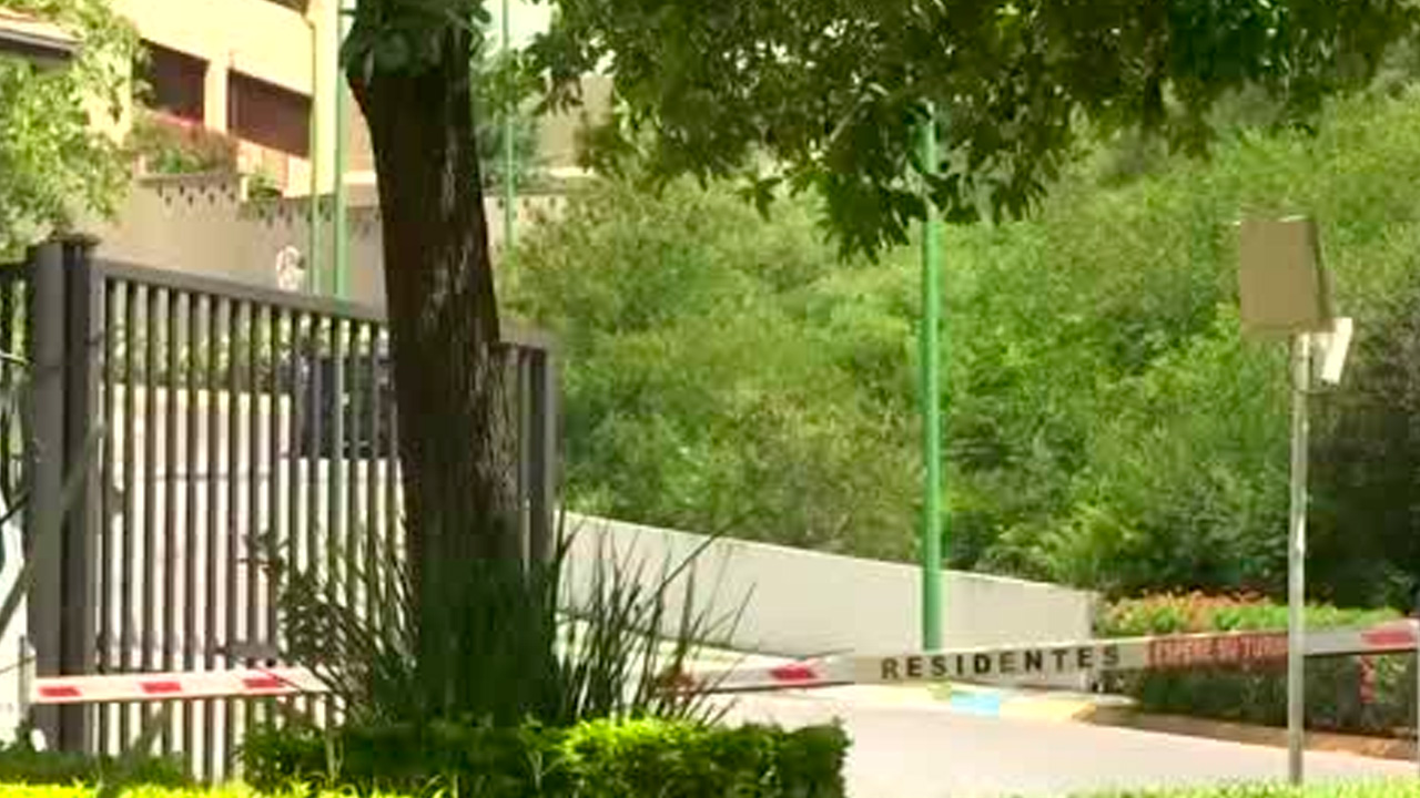 Hombres entran a casa al sur de Monterrey y se llevan mucho dinero: Más de 4 millones de pesos, varios dólares y joyería.
