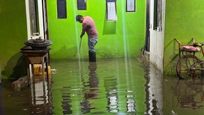 Lluvias provocan inundaciones y encharcamientos en Tláhuac, Ciudad de México.