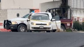 Dos mujeres fueron asesinadas a balazos en Tecamachalco, Puebla. La FGE investiga el doble feminicidio. Familiares exigen justicia.