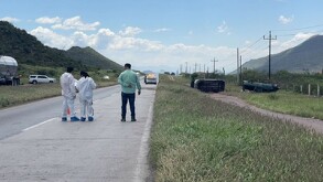 Elementos de la Guardia Nacional arribaron al lugar para abanderar el área cerrando la vía en su totalidad en dirección de Saltillo a Torreón por más de una hor