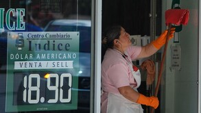 El valor del dólar varia diariamente en México.
