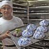 Panadería de Huamantla, Tlaxcala crea las hojaldras de talavera y calavera de chocolate para Día de Muertos. Panadería de Huamantla, Tlaxcala crea las hojaldras de talavera y calavera de chocolate para Día de Muertos.