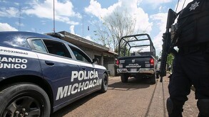 Ataque armado en Aquila deja tres muertos, incluidos dos niños; comunidades indígenas denuncian abandono del Estado ante el crimen organizado.
