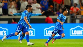 El equipo que dirige Guido Pizarro se lució en su debut del torneo internacional con goleada incluida en el torneo binacional.