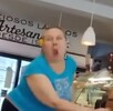 Exhiben a 'Lady Muecas': extranjera que insultó a trabajadores de heladería en CdMx; aseguran es racista. Exhiben a 'Lady Muecas': extranjera que insultó a trabajadores de heladería en CdMx; aseguran es racista.