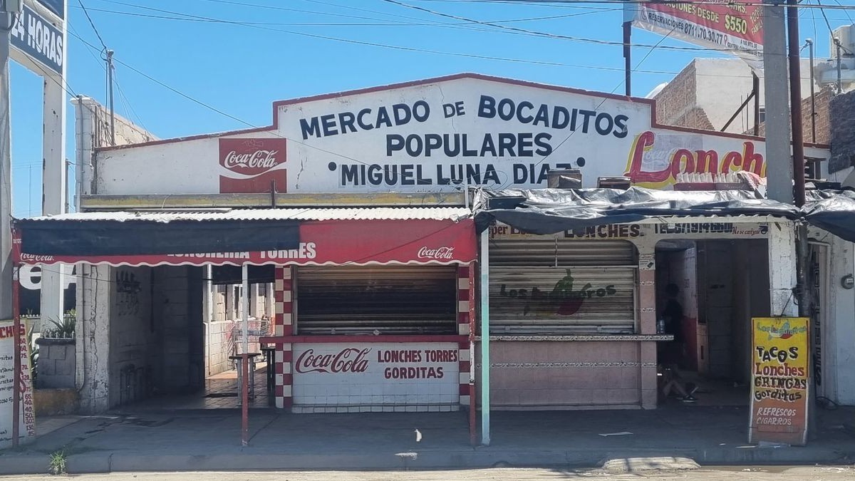 Clausuran establecimientos de comida en mercado de Torreón por mala higiene y pésimas condiciones. Clausuran establecimientos de comida en mercado de Torreón por mala higiene y pésimas condiciones.