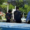 El hombre que atentó contra su vida en el Panteón Santiago dejó algunos números telefónicos, para que sus familiares pudieran ser localizados. El hombre que atentó contra su vida en el Panteón Santiago dejó algunos números telefónicos, para que sus familiares pudieran ser localizados.