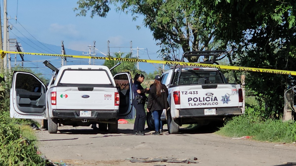 Autoridades hallaron un cuerpo que podría ser del hombre que asesinó a un niño de 8 años en Tlajomulco; el caso plantea nuevas dudas sobre seguridad local. Autoridades hallaron un cuerpo que podría ser del hombre que asesinó a un niño de 8 años en Tlajomulco; el caso plantea nuevas dudas sobre seguridad local.