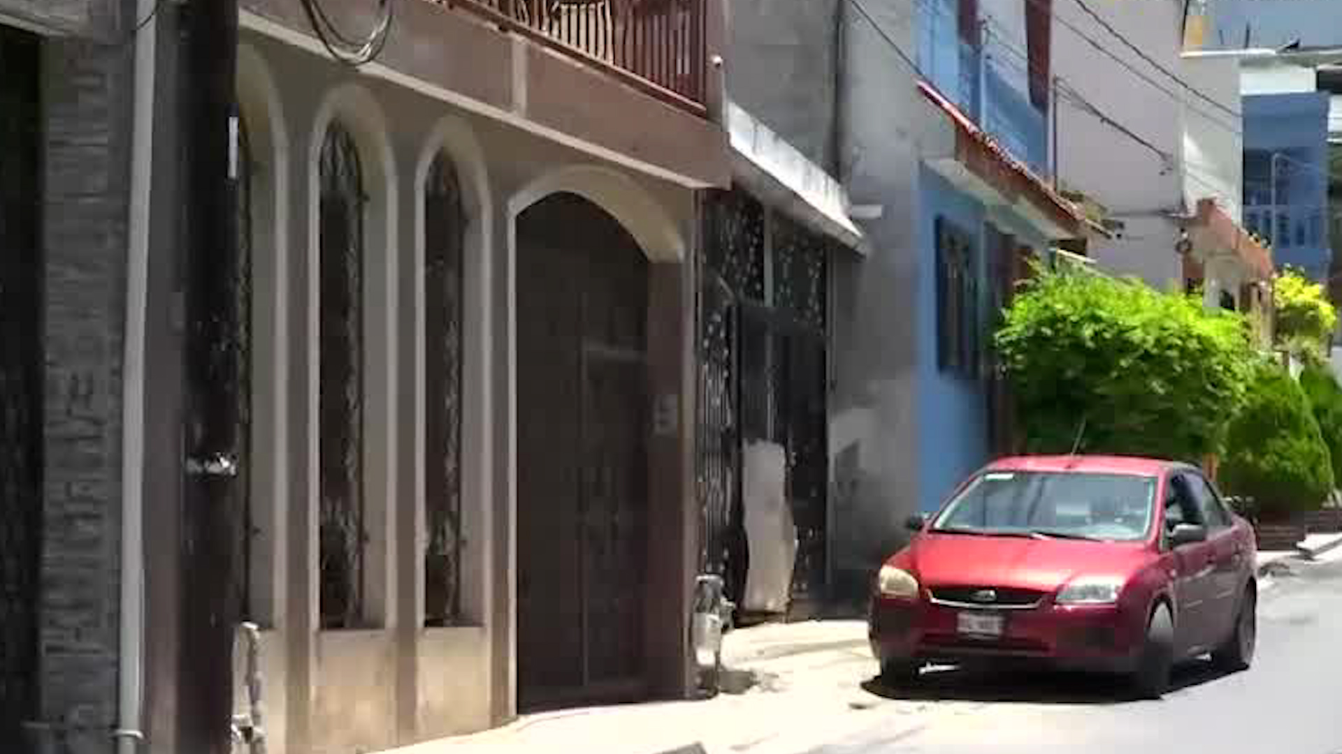 En la colonia Sierra Ventana, autoridades investigaban un caso de violencia de género que se habría suscitado en un domicilio.