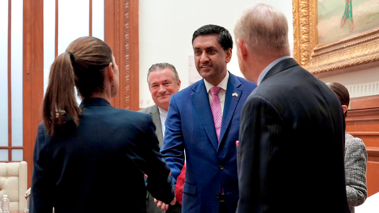 La presidenta Claudia Sheinbaum se reunió este miércoles con dos congresistas de Estados Unidos y con el embajador de ese país en México en Palacio Nacional.