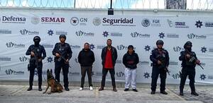 policías detienen a delincuentes