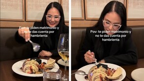 Cuando llegó el momento del postre, los camareros sirvieron una esfera de chocolate que escondía una sorpresa en su interior.