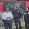 Niña de 8 años comentó que a los oficiales que escapó de su casa porque no había comida y la maltrataban su padre y su padrino. Niña de 8 años comentó que a los oficiales que escapó de su casa porque no había comida y la maltrataban su padre y su padrino.