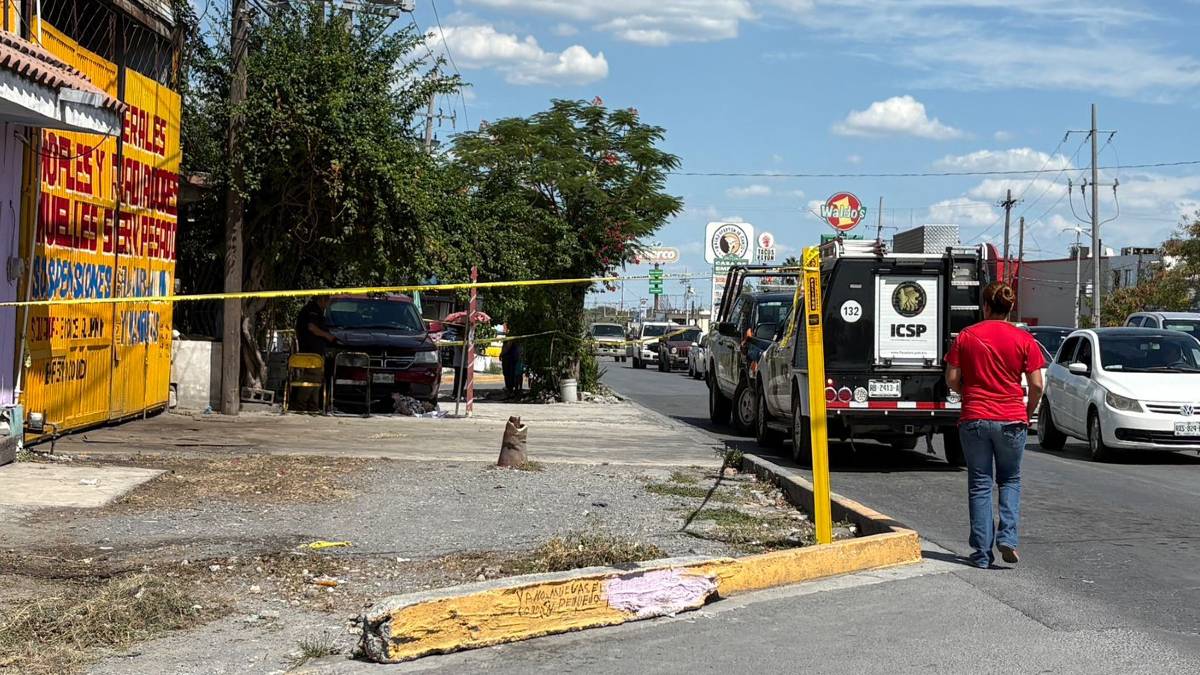 La mujer se desplomó afuera de un negocio de soldaduras | Ángel Mercado