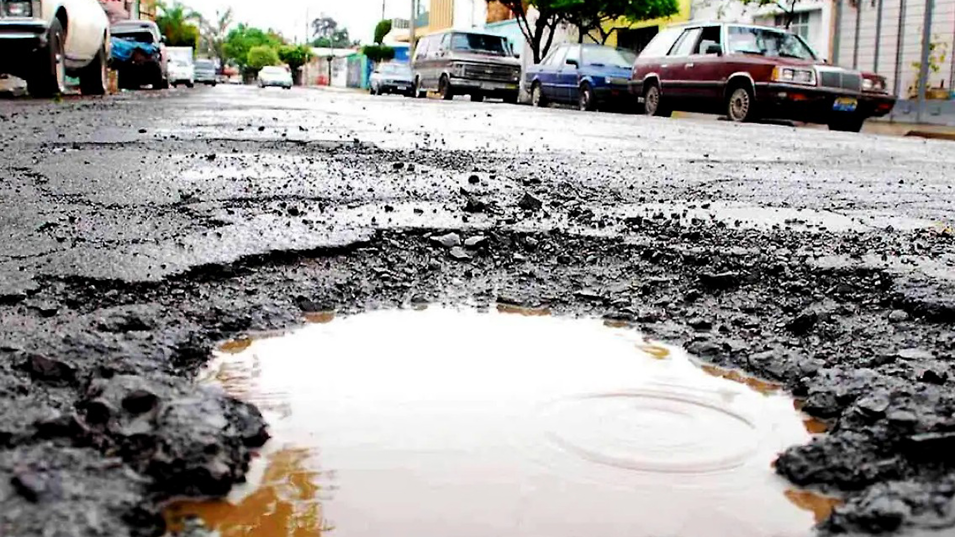 La gobernadora de la CdMx, Clara Brugada, asegura que las lluvias aumentan la aparición de los baches.