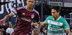 Santos Laguna debutó con derrota ante Colorado Rapids en la Leagues Cup 2025, luego de sufrir una remontada en los minutos finales de juego