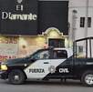 Una riña dentro de un bar al norponiente de Monterrey dejó dos personas heridas de bala la madrugada del viernes 1 de agosto. Una riña dentro de un bar al norponiente de Monterrey dejó dos personas heridas de bala la madrugada del viernes 1 de agosto.