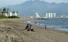 Expertos advierten a turistas sobre peligros en zona de playa
