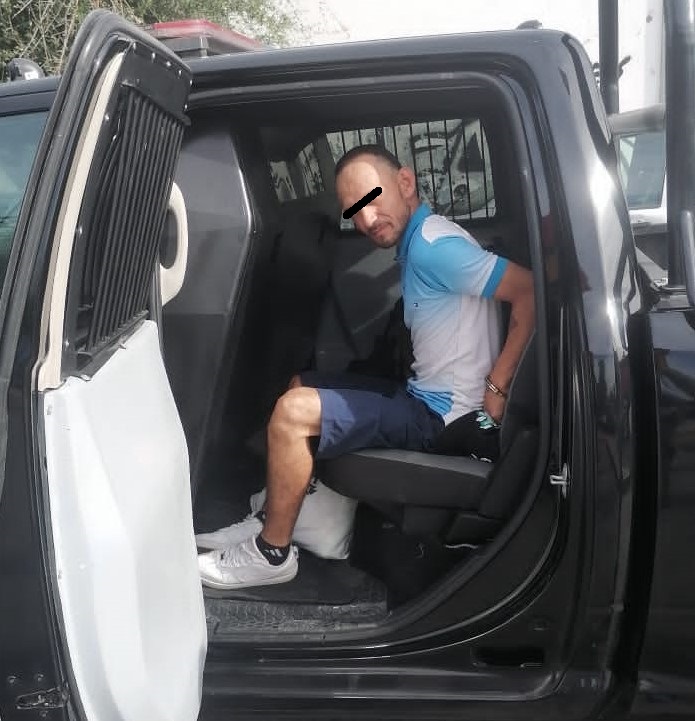 Un hombre fue detenido en posesión de un taxi robado en la colonia Industrial, en la zona centro-norte de la ciudad de Monterrey.