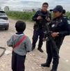 Un niño de 8 años ha escapado seis veces en 2025 para buscar a su padre. Policías lo rescataron en la carretera Puebla-Orizaba. ¿Por qué sigue pasando? Un niño de 8 años ha escapado seis veces en 2025 para buscar a su padre. Policías lo rescataron en la carretera Puebla-Orizaba. ¿Por qué sigue pasando?