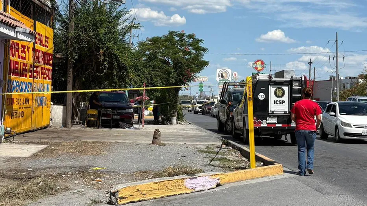 Autoridades investigan la muerte de una mujer de la tercera edad que fue reportada sin vida en plena vía pública sobre avenida Acapulco en el municipio de Guada