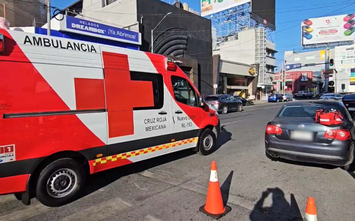 Un choque de crucero en el Centro de Monterrey dejó dos personas lesionadas sobre el cruce de las avenidas Cuauhtémoc y Padre Mier. Un choque de crucero en el Centro de Monterrey dejó dos personas lesionadas sobre el cruce de las avenidas Cuauhtémoc y Padre Mier.
