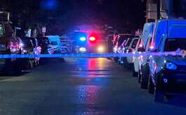 Un hombre fue asesinado a balazos en calles de la colonia República en el municipio de Monterrey la noche del viernes 1 de agosto de 2025.