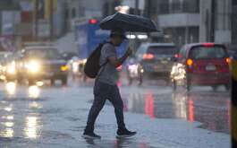El Servicio Meteorológico Nacional confirmó que el huracán Gil provocaría condiciones climáticas adversas en algunos estados de la República Mexicana.