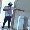 un hombre asalta una iglesia un hombre asalta una iglesia