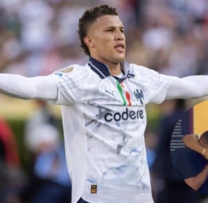 Nelson dejará de ser jugador de Rayados luego de que la directiva llegó a un arreglo para que el colombiano juegue en el Betis.