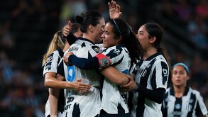 Rayadas celebrando el gol ante Querétaro Femenil.