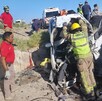 Una familia originaria de Cadereyta, Nuevo León que se dirigía a la ciudad de Durango sufrió un fuerte accidente vial sobre la carretera Torreón – Saltillo. Una familia originaria de Cadereyta, Nuevo León que se dirigía a la ciudad de Durango sufrió un fuerte accidente vial sobre la carretera Torreón – Saltillo.