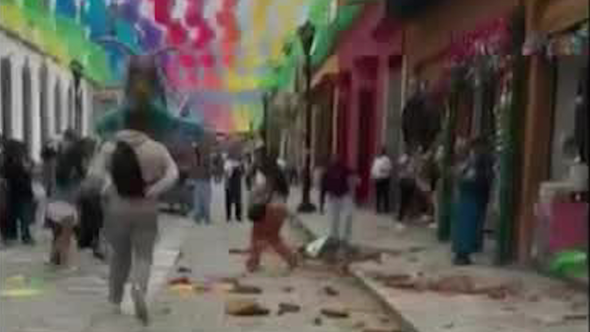 El Sismológico Nacional reportó un sismo de magnitud 5.9 localizado a 13 kilómetros al Noreste de Tlacolula en Oaxaca.