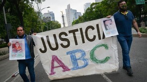Colectivo advierte que dueña de Guardería ABC pidió asilo en EU; exige extradición.