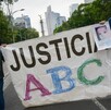 Colectivo advierte que dueña de Guardería ABC pidió asilo en EU; exige extradición. Colectivo advierte que dueña de Guardería ABC pidió asilo en EU; exige extradición.