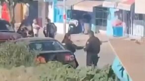 Un comerciante fue asesinado a balazos en San Pablo Xochimehuacan. Los agresores escaparon en moto. La FGE investiga si fue un ataque dirigido.
