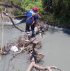 Pareja de adultos mayores muere y desaparece su nieto de 8 años tras caída de auto en canal de Hidalgo.