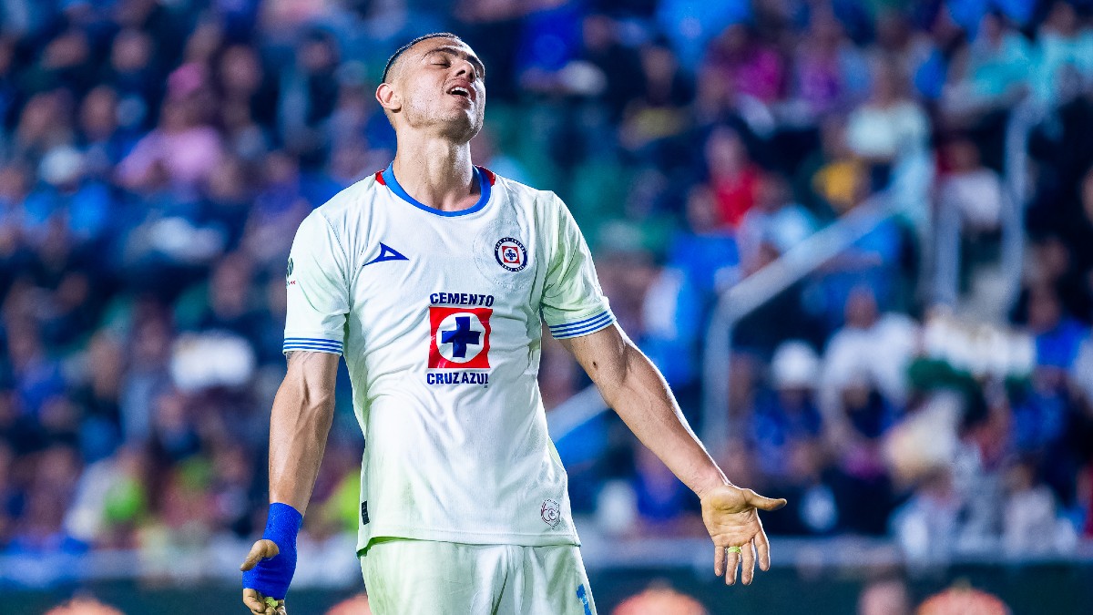 Cruz Azul sigue buscándole acomodo al delantero griego Giorgos Giakoumakis.