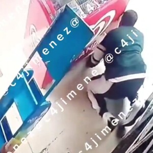 Video revela como un amigo de la víctima bajo del auto y se escondió durante ataque en Venustiano Carranza