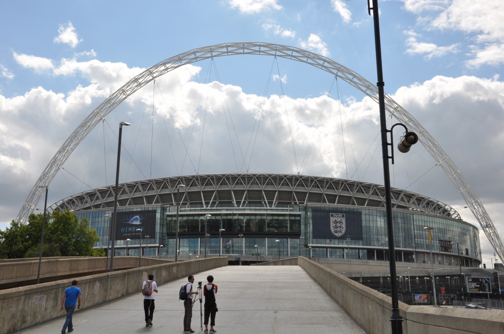 Tras la muerte de un hombre durante el concierto de Oasis, la banda dijo estar conmocionada y entristecida por el fatal accidente en Wembley.